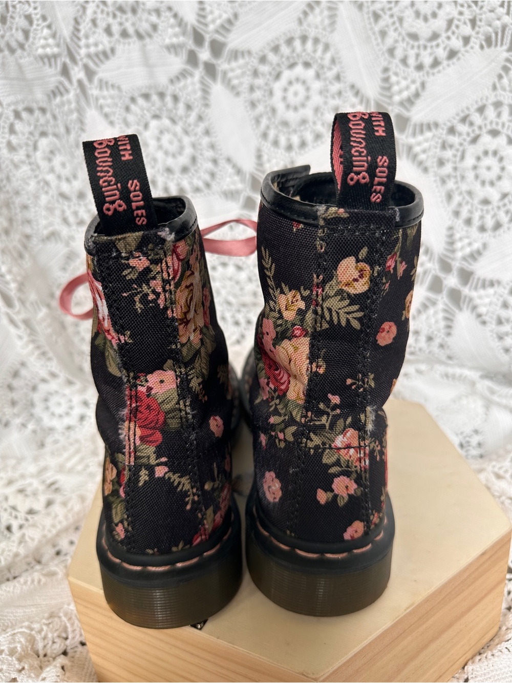 Dr. Martens 1460 Victorian Flowers Floral Canvas Combat Boots Women's Sz 7 RARE - Picture 4 of 15